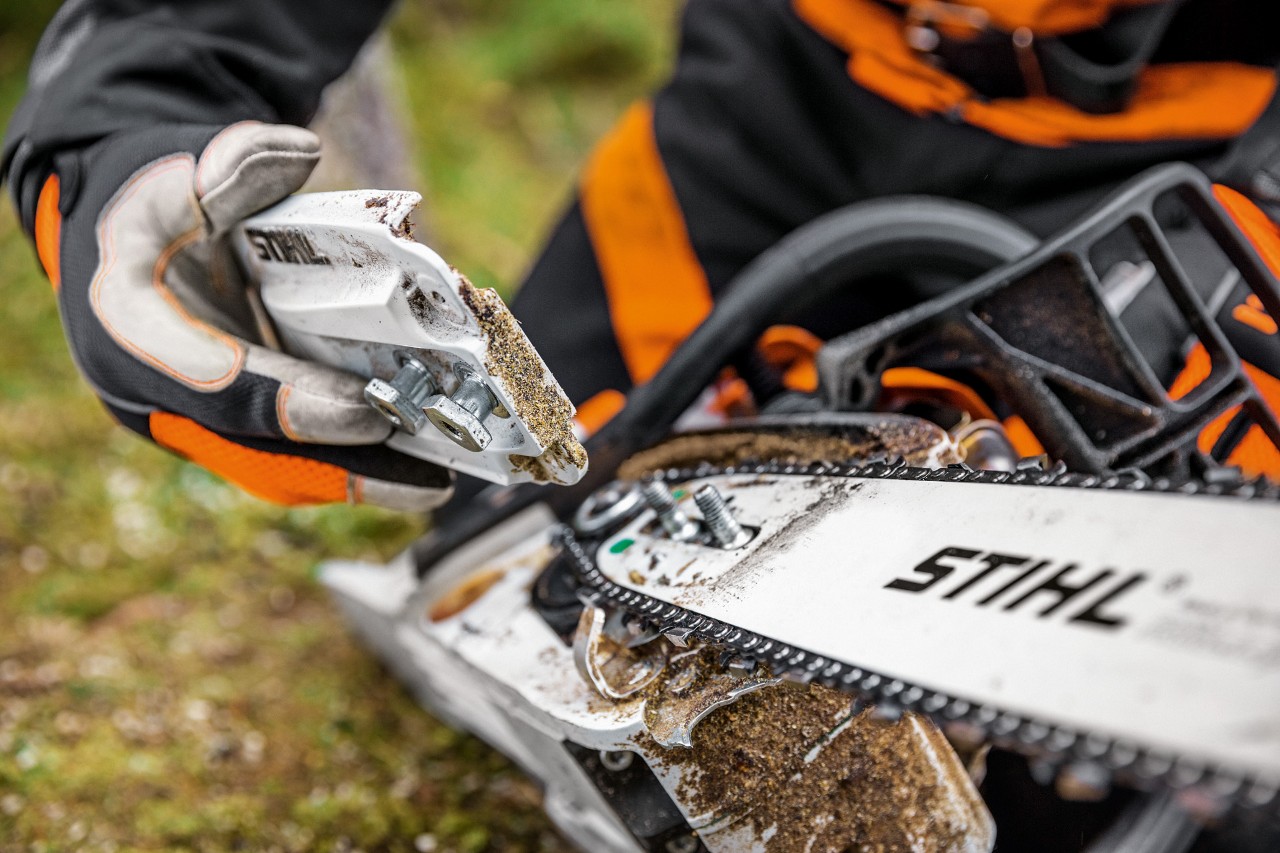Mantenimiento de una motosierra de gasolina STIHL MS 261 C-M